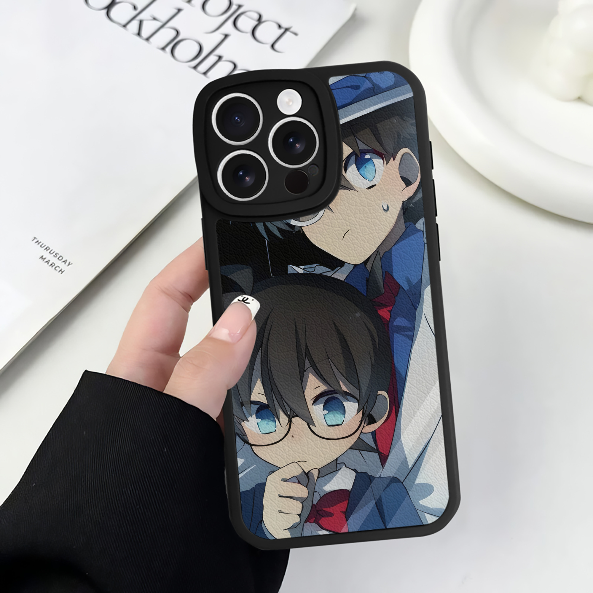 （画像用） 名探偵コナン Detective Conan 【iPhone 16シリーズ対応】シリコンスマホケース（レザー調） 材質：シリコン